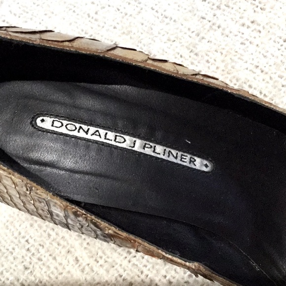 Donald Pliner Gold Multi Snake 3-1/2” Heels, 9-1/2 M - Picture 4 of 9